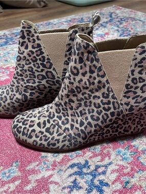 Tom’s leather Leopard Print Chelsea Booties